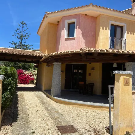 Сasa de vacaciones Sa Villarose By La Via Del Mare Viaggi E Vacanze *